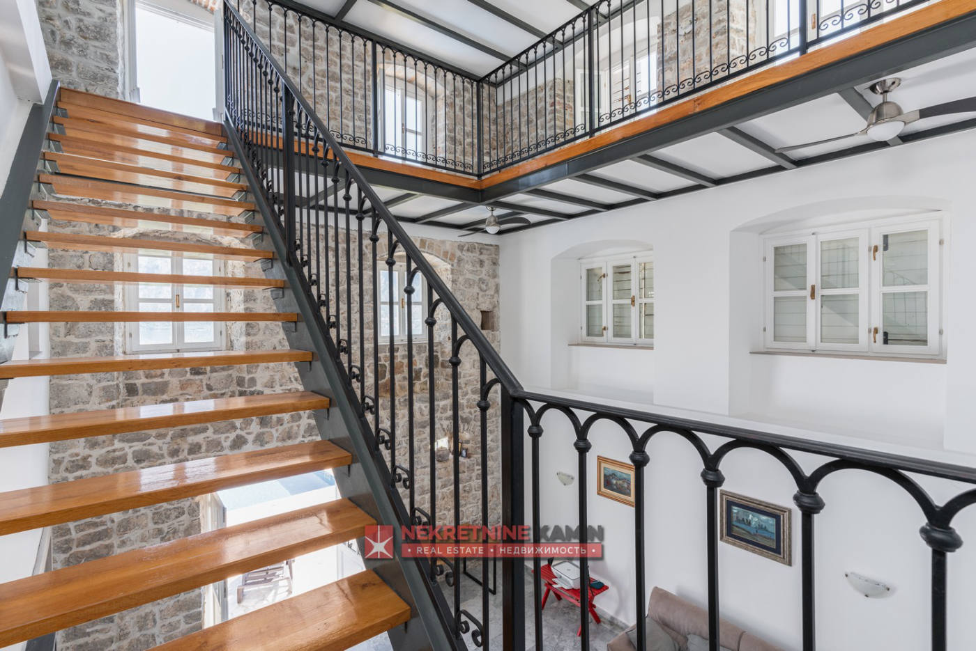 Комерційна нерухомість, 8611 м², 4 500 000$ — FAKTOR